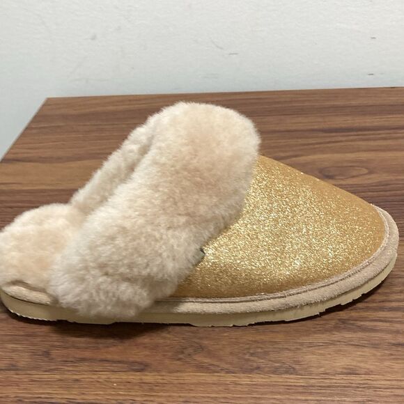 Bearpaw NWOT Loki Metallic Gold Woman’s Sheepskin Lined Slipper. Size 6. - Picture 3 of 8